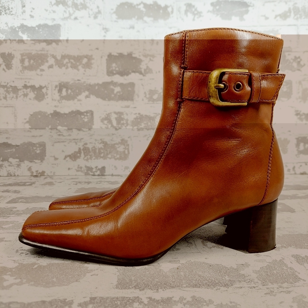 Bandolino Shannon Brown Leather Buckle Heeled Ankle Boots W404